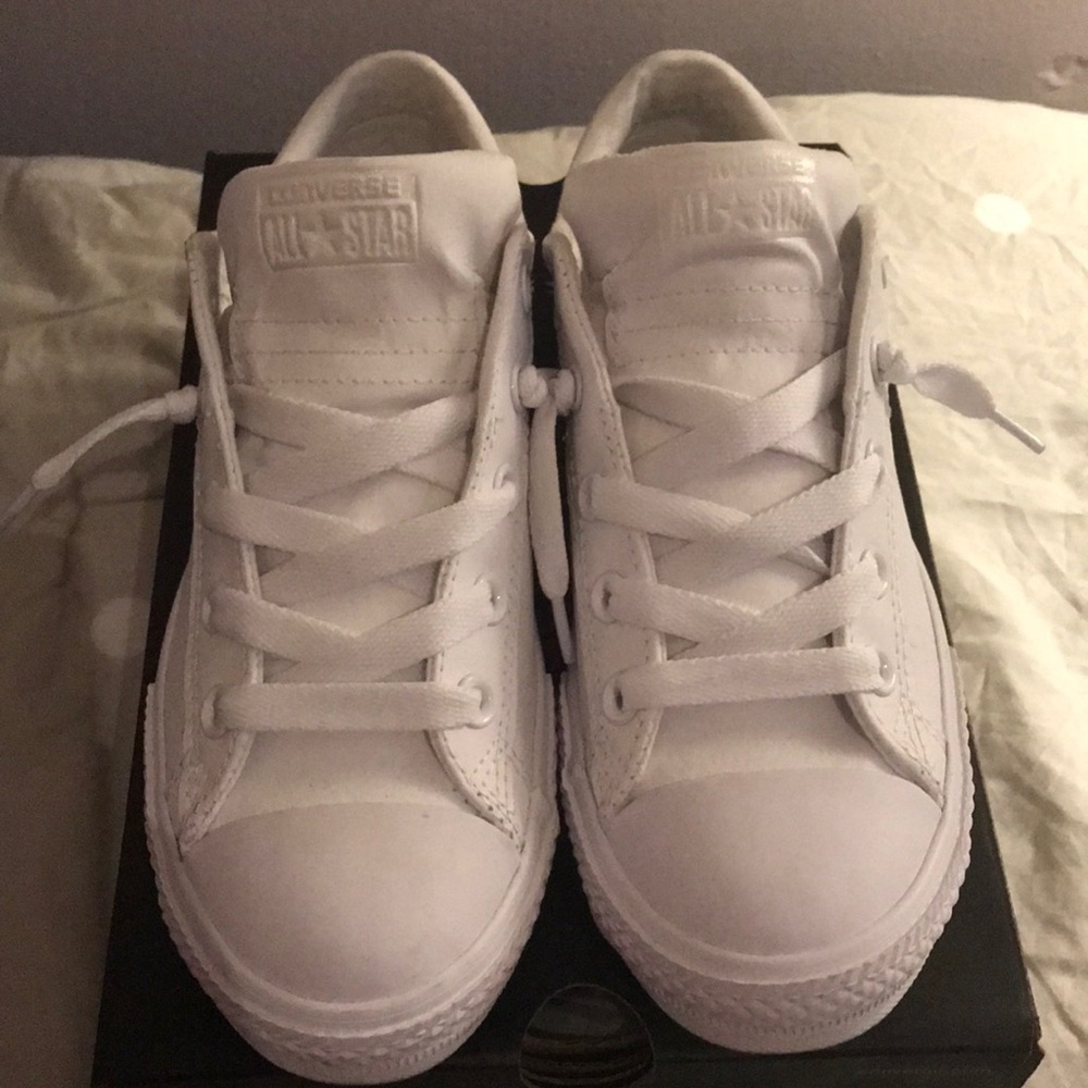 White Slip on Converse 💜